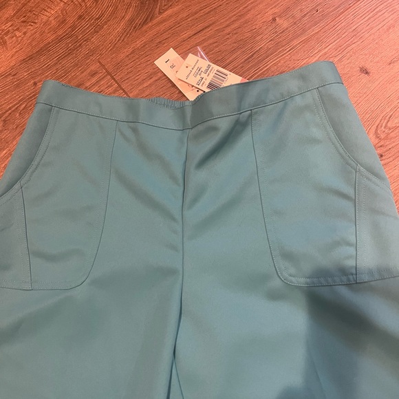 Capris - Picture 2 of 8